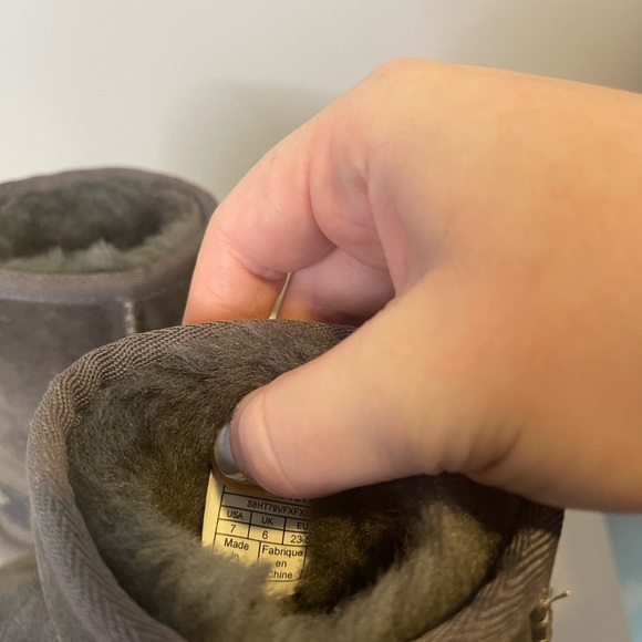 Toddler UGG Classic Short Gray Boots 7c - Picture 3 of 8